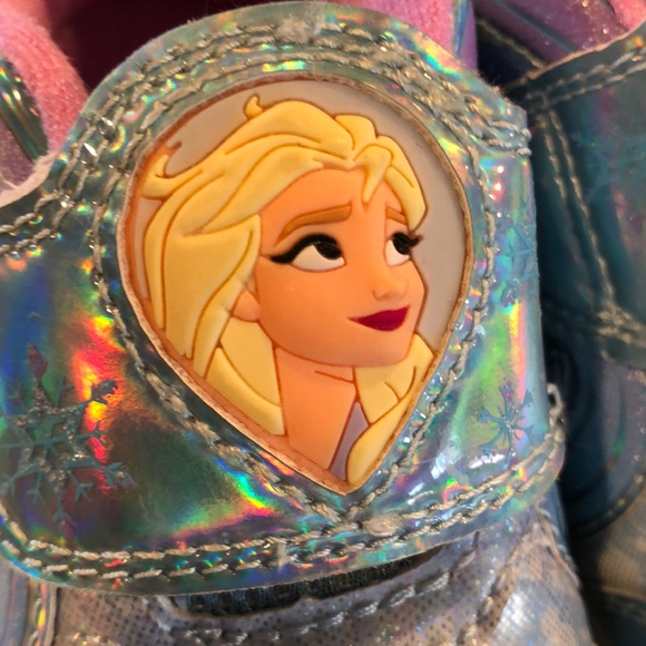 Frozen 2 Light up shoes! - Picture 6 of 15